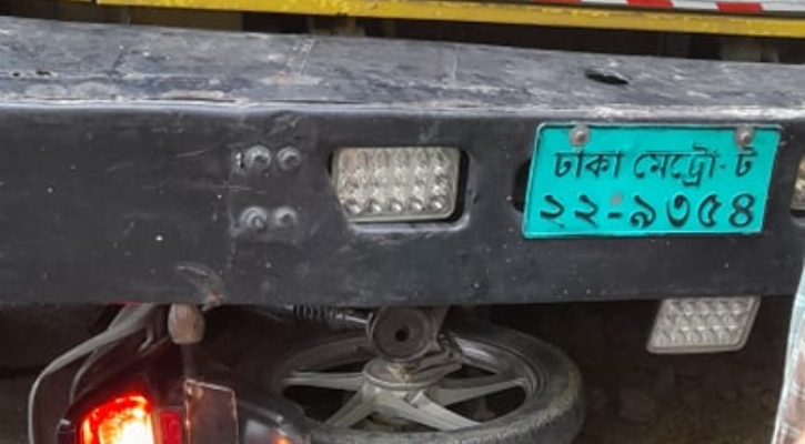 পাথর বোঝাই ট্রাকের নিচে বাইক, আরোহী নিহত